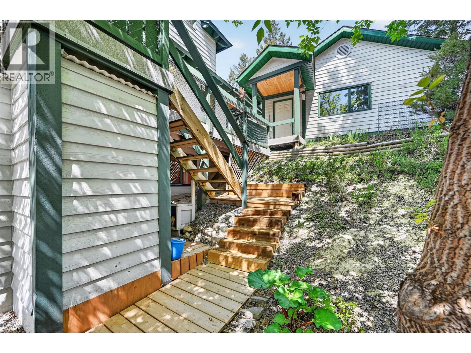 1067 Timberhill Place, Windermere, BC - Outdoor With Deck Patio Veranda