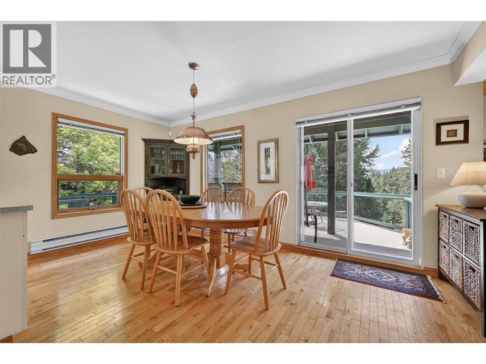 1067 Timberhill Place, Windermere, BC - Indoor Photo Showing Dining Room