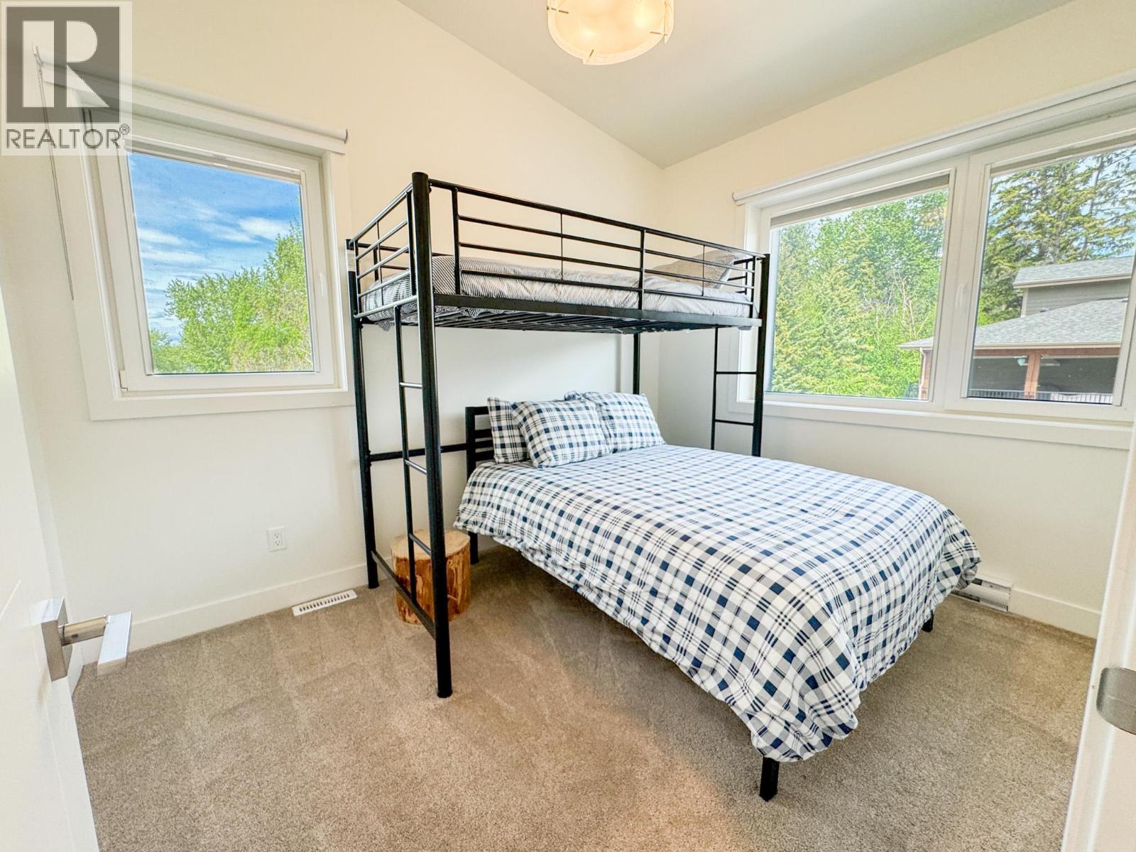 4615 Rowan Street, Windermere, BC - Indoor Photo Showing Bedroom