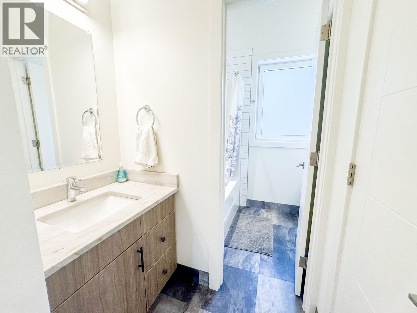 4615 Rowan Street, Windermere, BC - Indoor Photo Showing Bathroom
