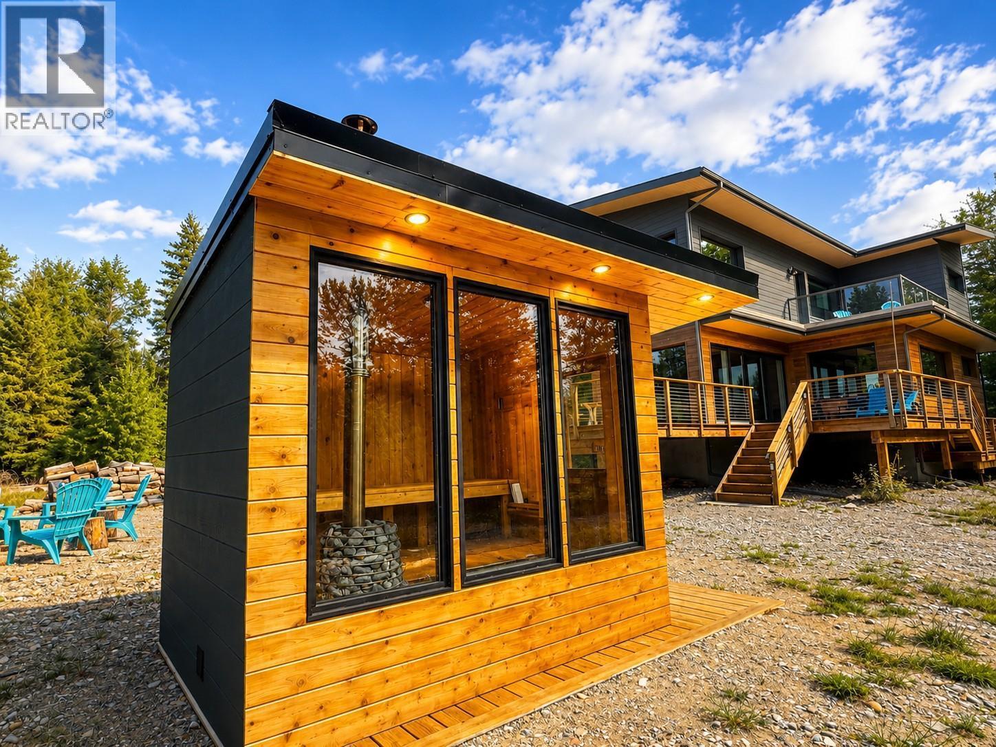 4615 Rowan Street, Windermere, BC - Outdoor With Deck Patio Veranda