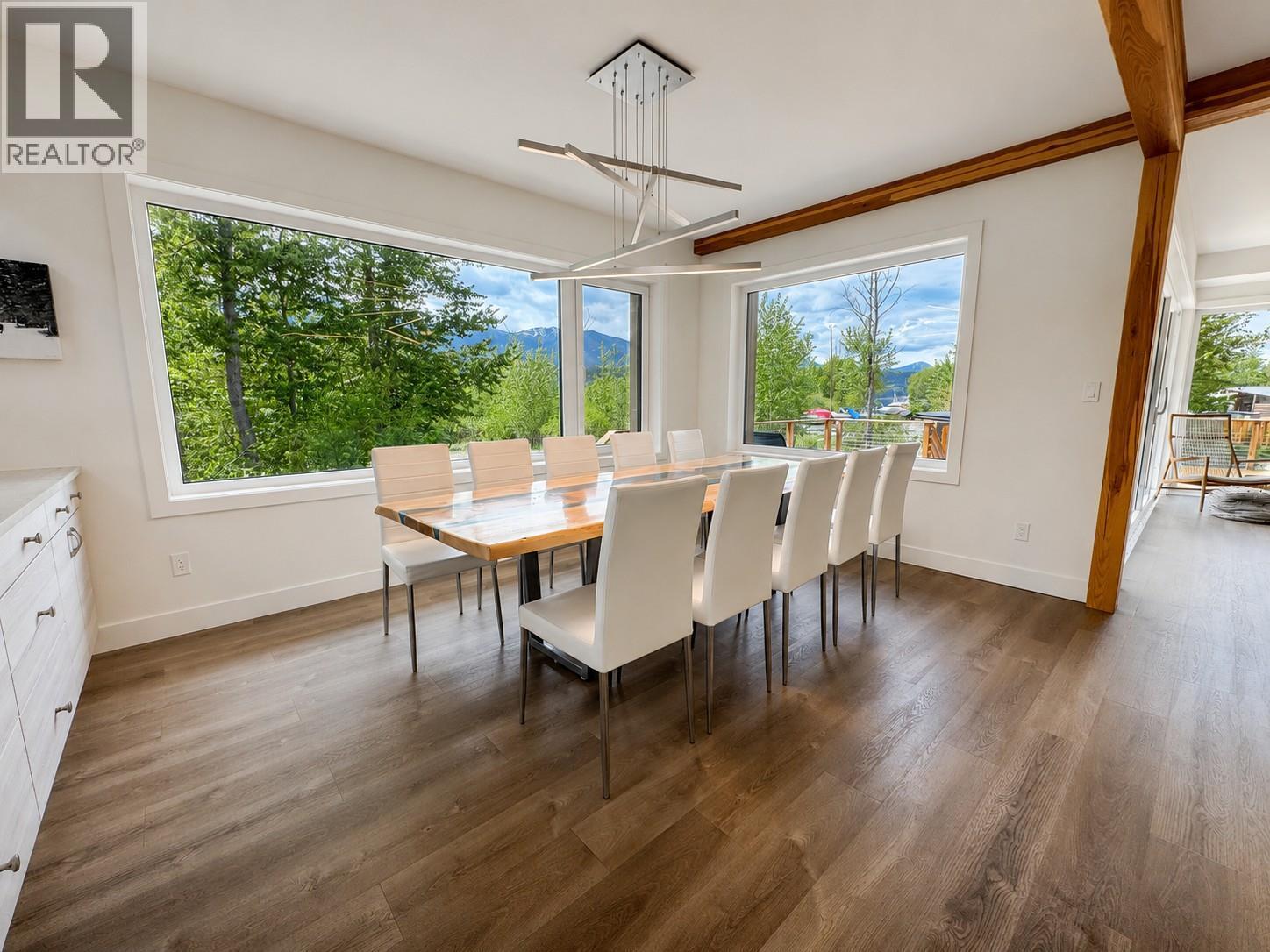 4615 Rowan Street, Windermere, BC - Indoor Photo Showing Dining Room