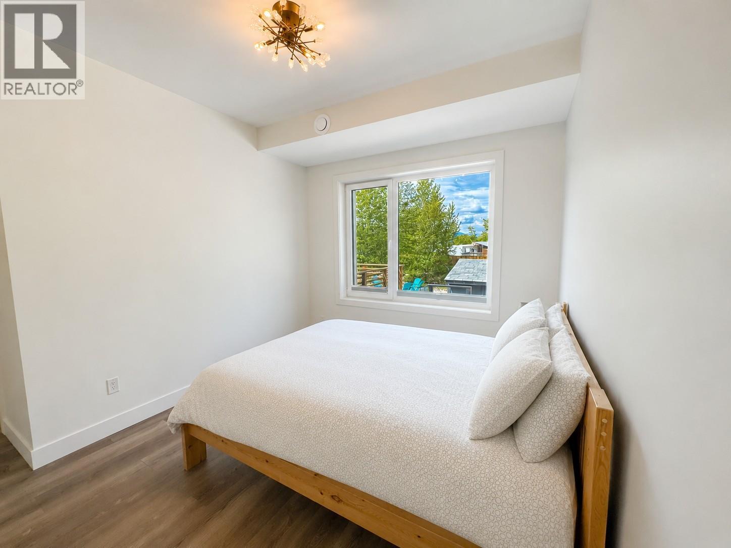 4615 Rowan Street, Windermere, BC - Indoor Photo Showing Bedroom