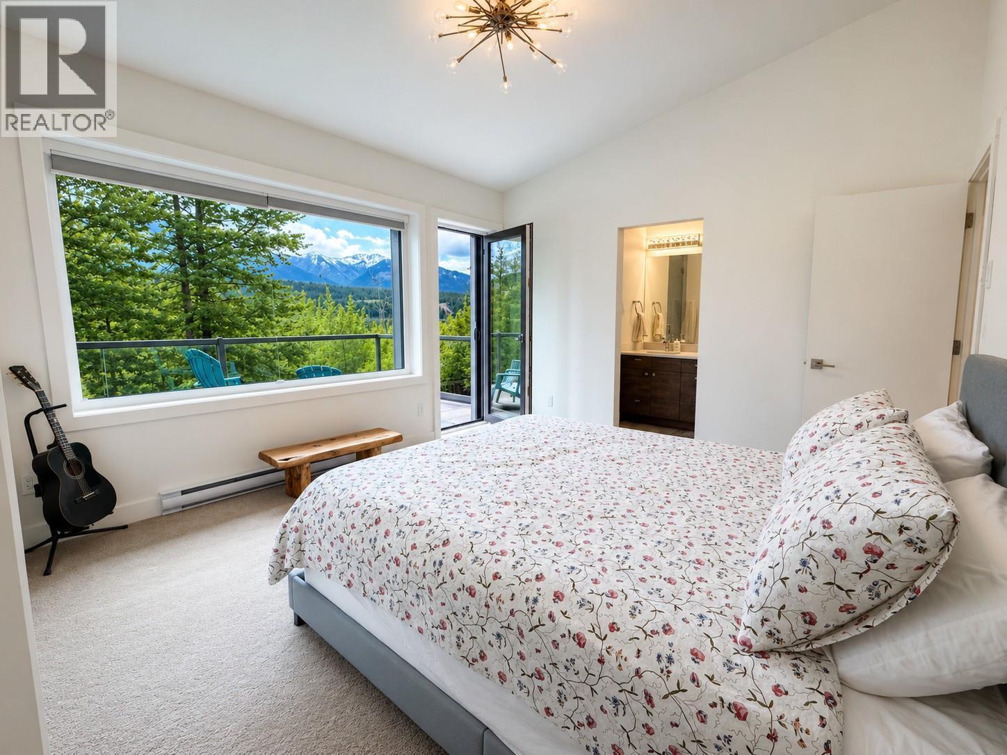 4615 Rowan Street, Windermere, BC - Indoor Photo Showing Bedroom