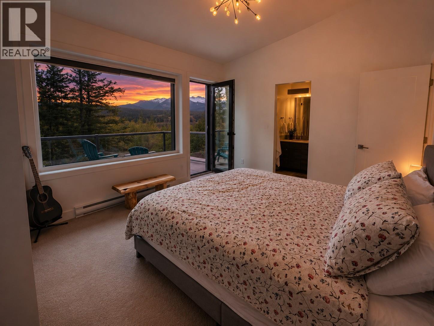 4615 Rowan Street, Windermere, BC - Indoor Photo Showing Bedroom