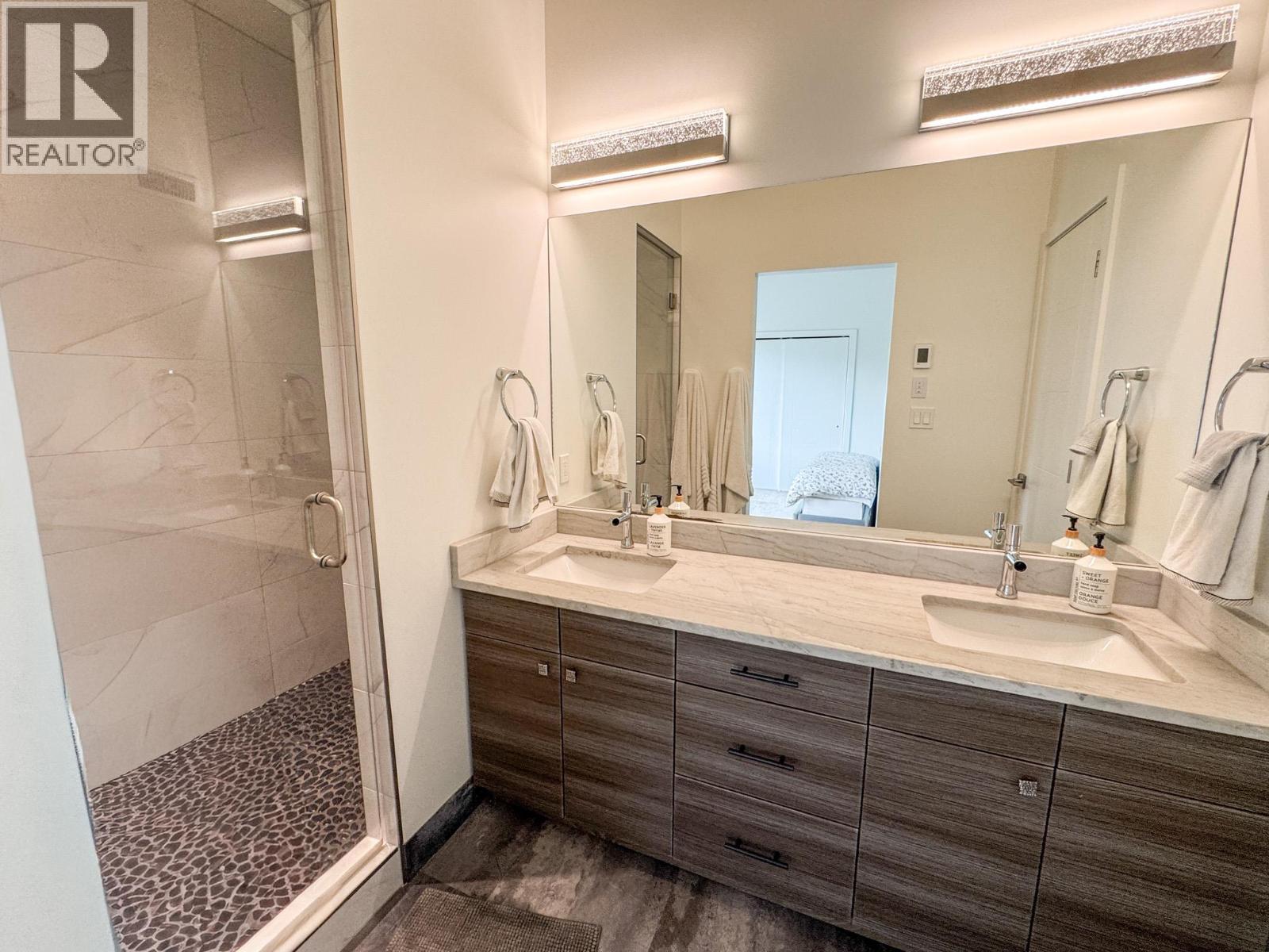 4615 Rowan Street, Windermere, BC - Indoor Photo Showing Bathroom