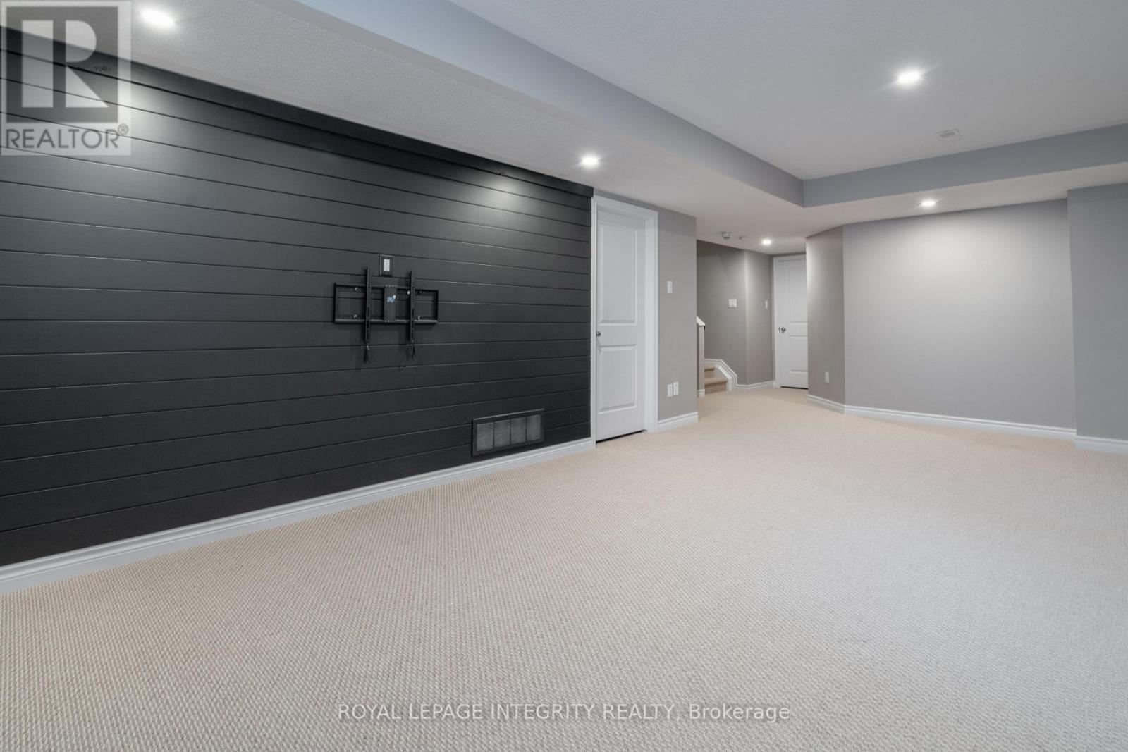71 Fallengale Crescent, Ottawa, ON - Indoor Photo Showing Other Room