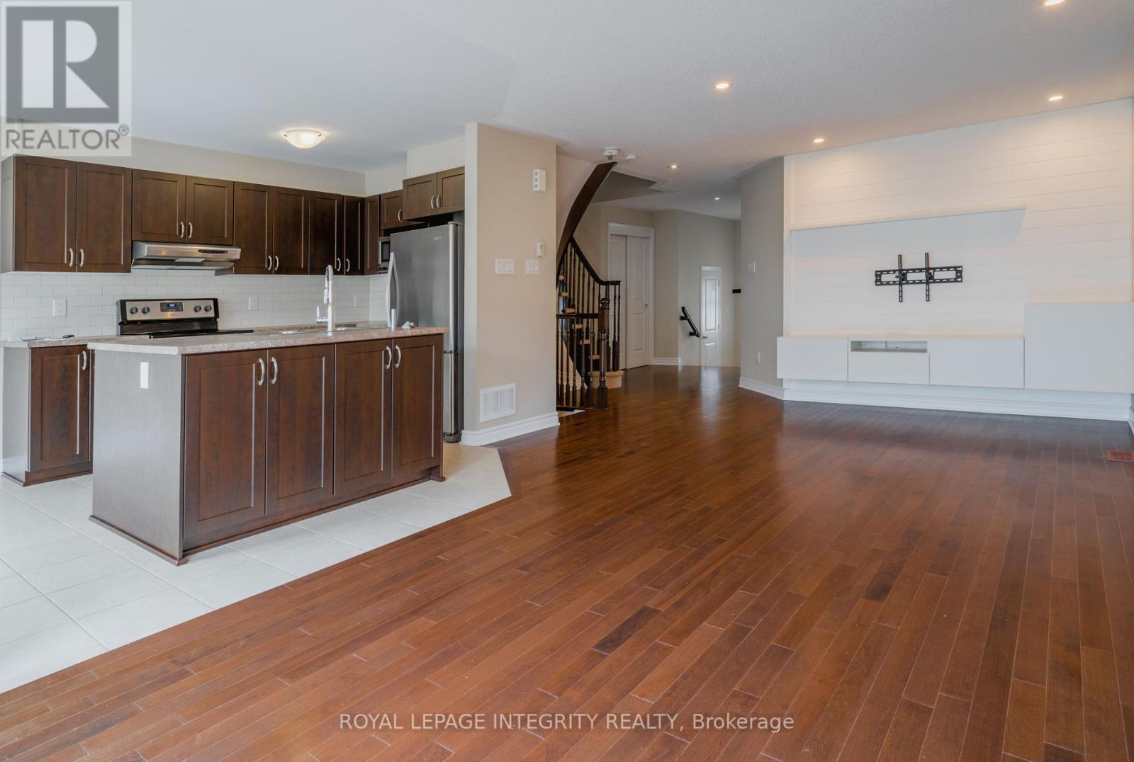 71 Fallengale Crescent, Ottawa, ON - Indoor Photo Showing Kitchen