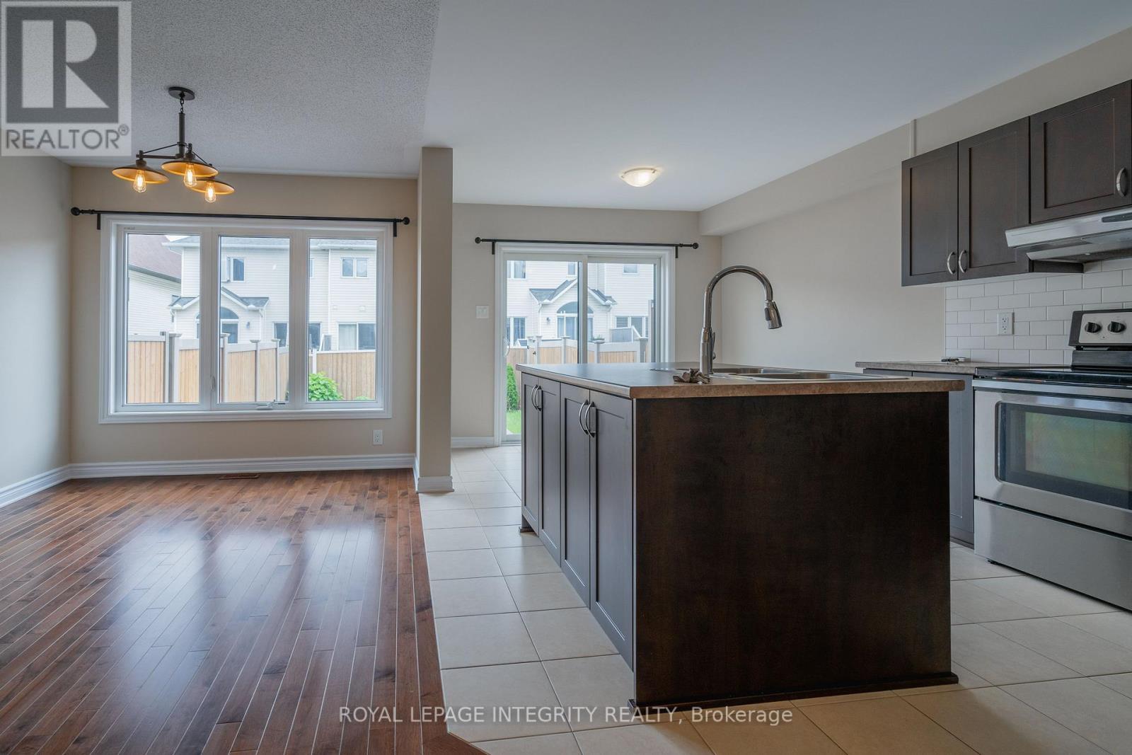 71 Fallengale Crescent, Ottawa, ON - Indoor Photo Showing Kitchen