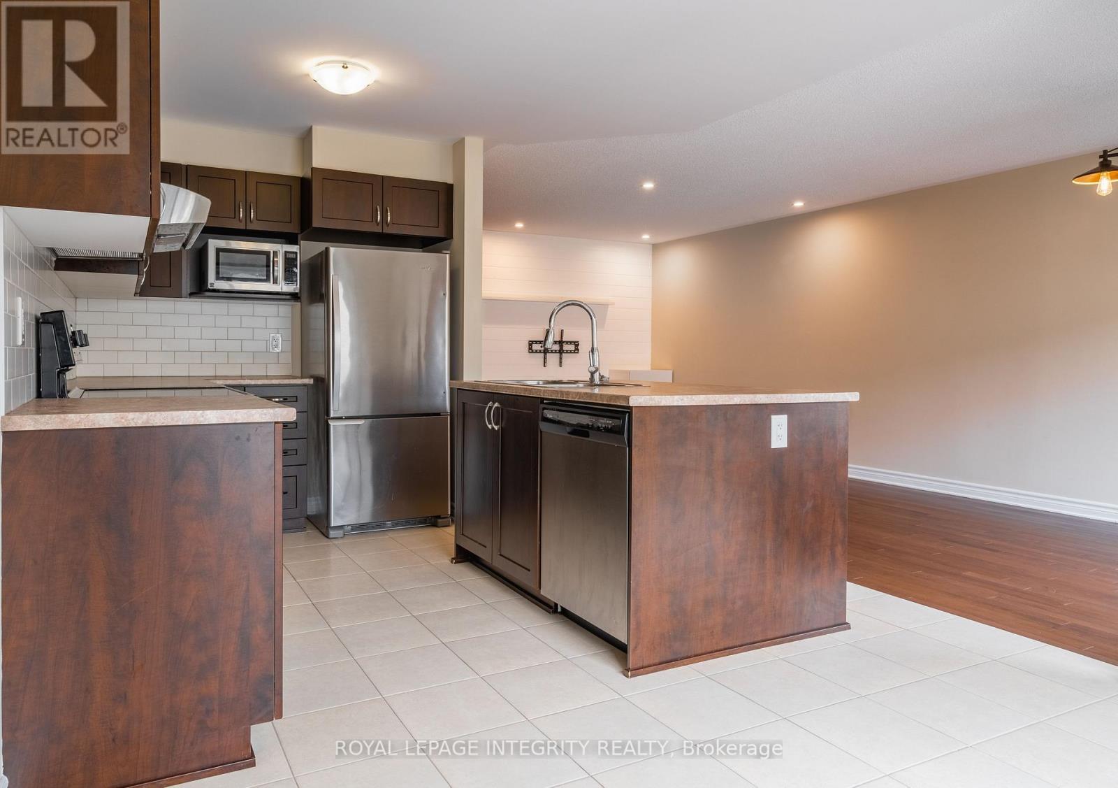 71 Fallengale Crescent, Ottawa, ON - Indoor Photo Showing Kitchen