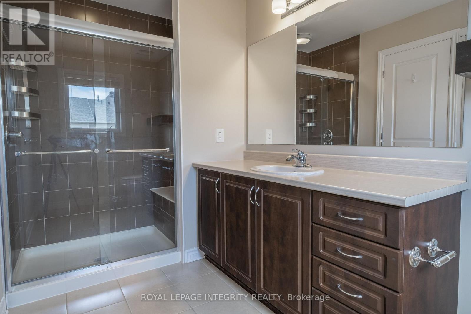 71 Fallengale Crescent, Ottawa, ON - Indoor Photo Showing Bathroom