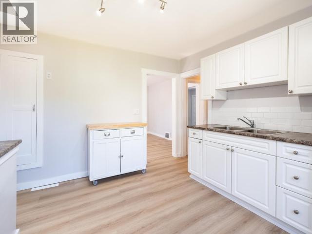 5198 Manson Ave, Powell River, BC