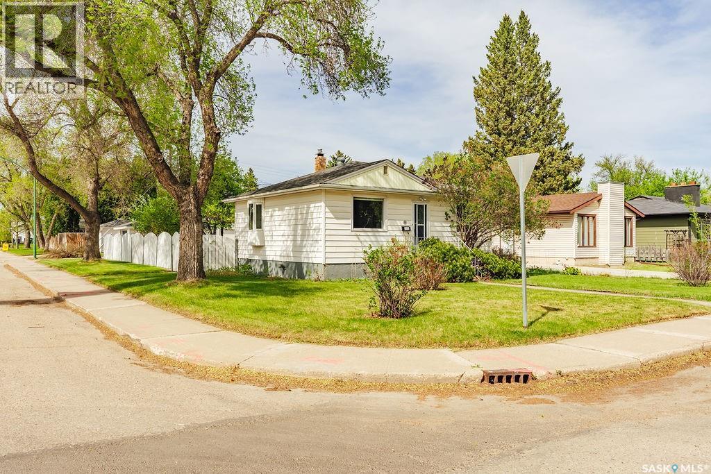 901 1St Street E, Saskatoon, SK - Outdoor