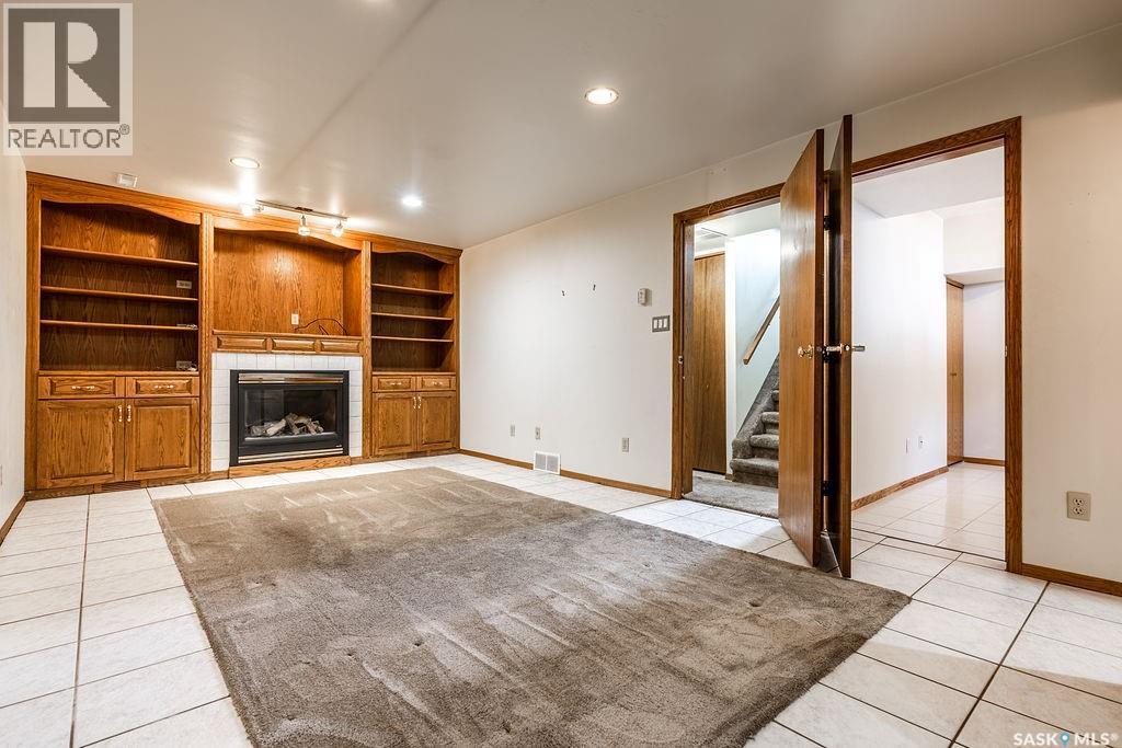 901 1St Street E, Saskatoon, SK - Indoor With Fireplace