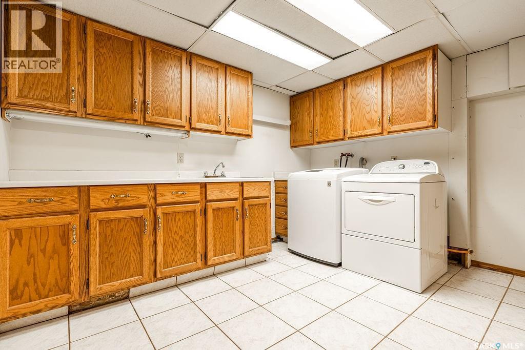 901 1St Street E, Saskatoon, SK - Indoor Photo Showing Laundry Room