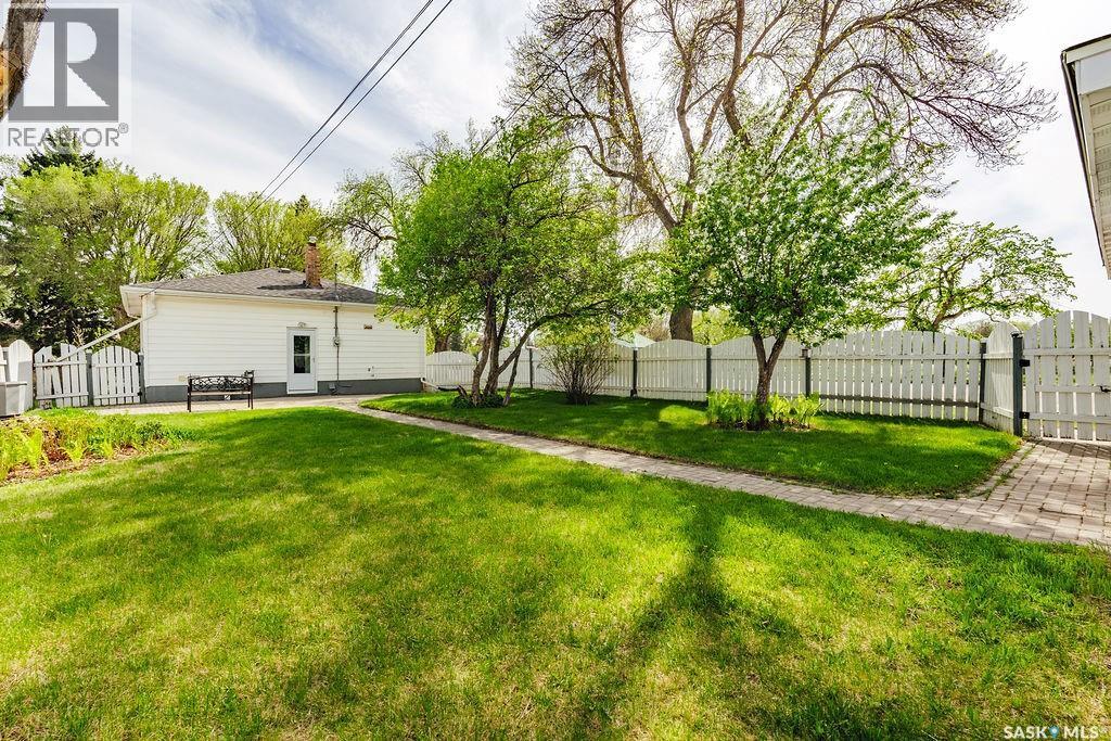 901 1St Street E, Saskatoon, SK - Outdoor