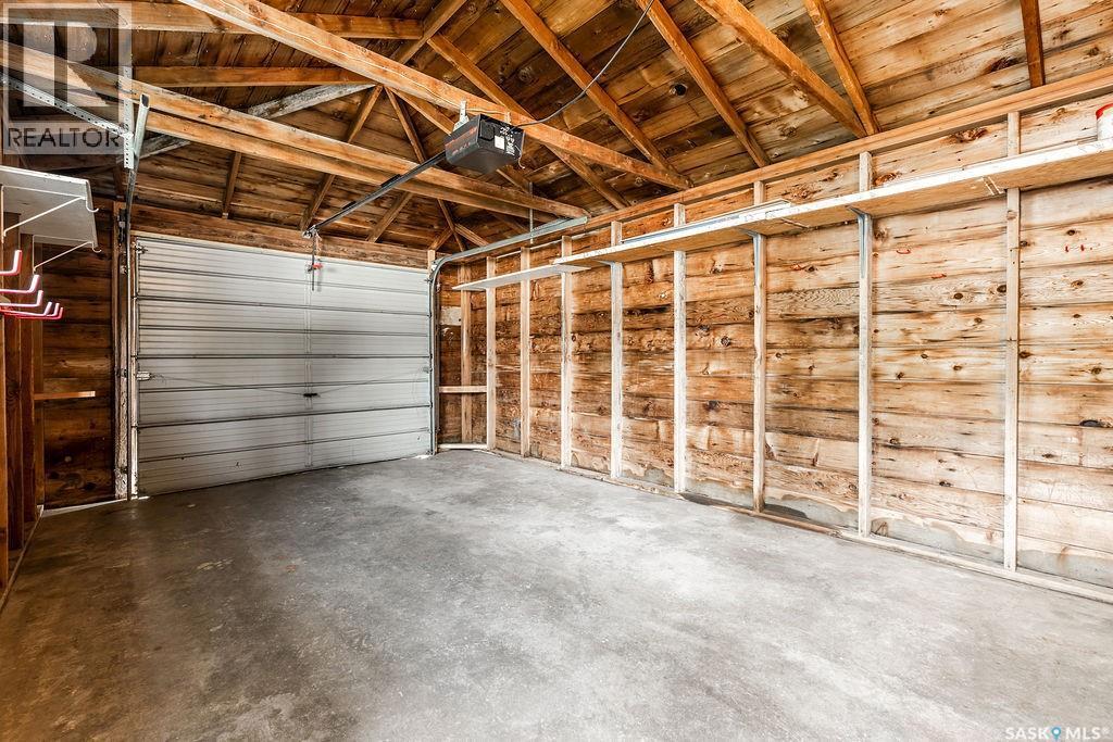 901 1St Street E, Saskatoon, SK - Indoor Photo Showing Garage