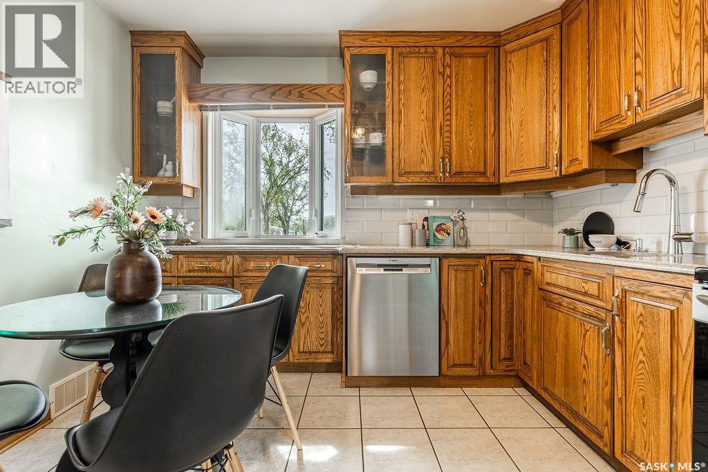 901 1St Street E, Saskatoon, SK - Indoor Photo Showing Kitchen