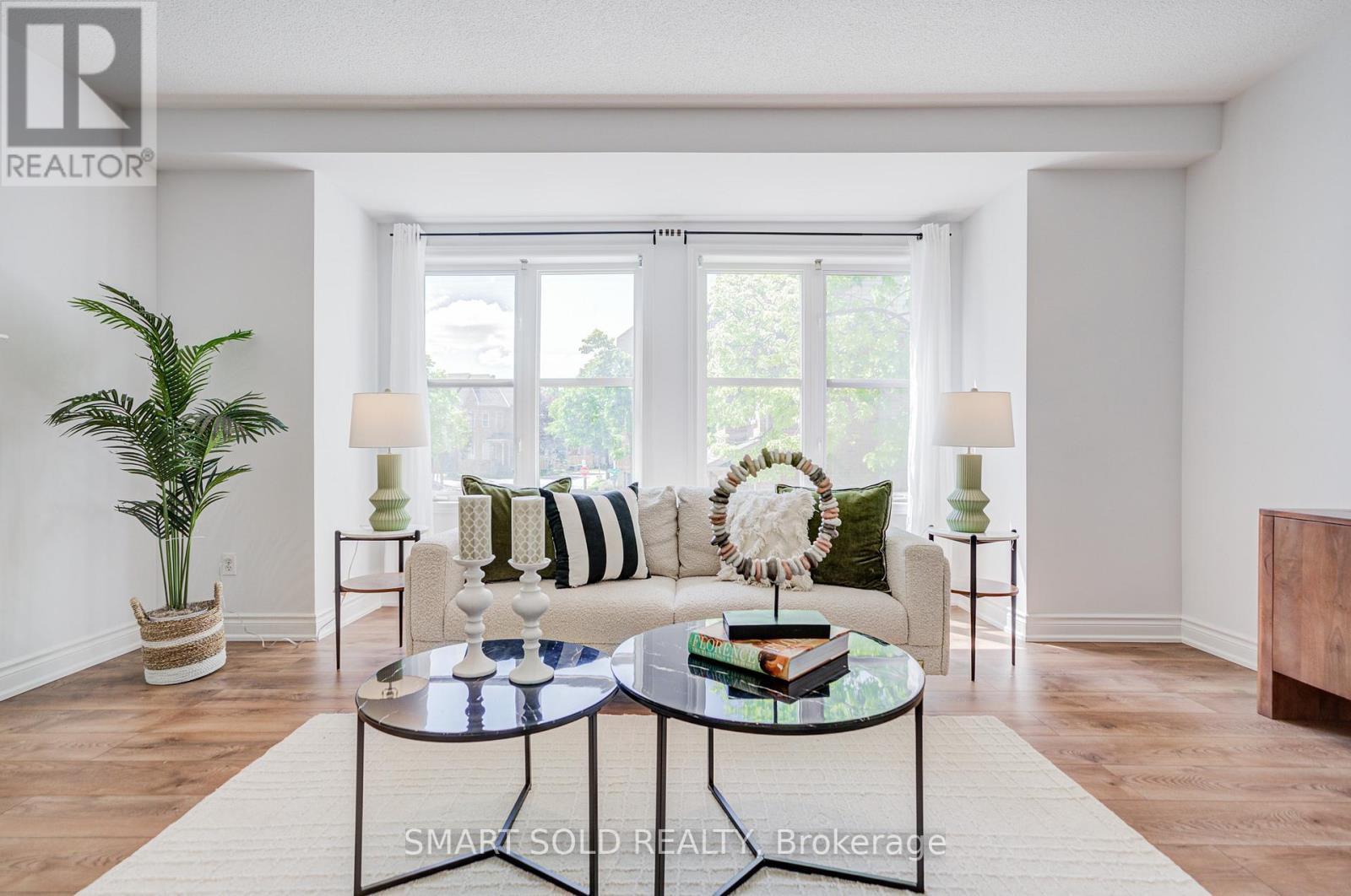 63 Michael Way, Markham, ON - Indoor Photo Showing Living Room