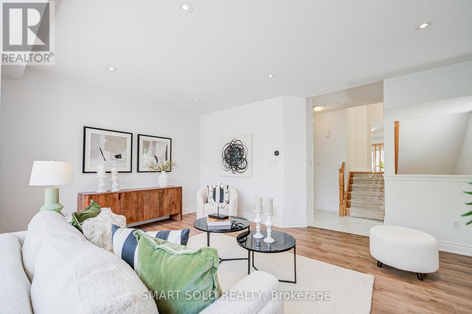 63 Michael Way, Markham, ON - Indoor Photo Showing Living Room