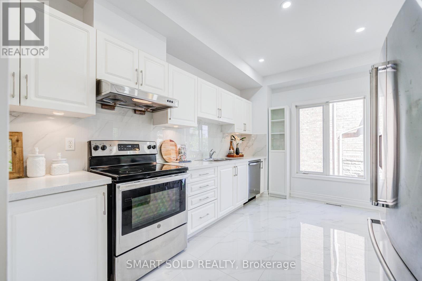 63 Michael Way, Markham, ON - Indoor Photo Showing Kitchen