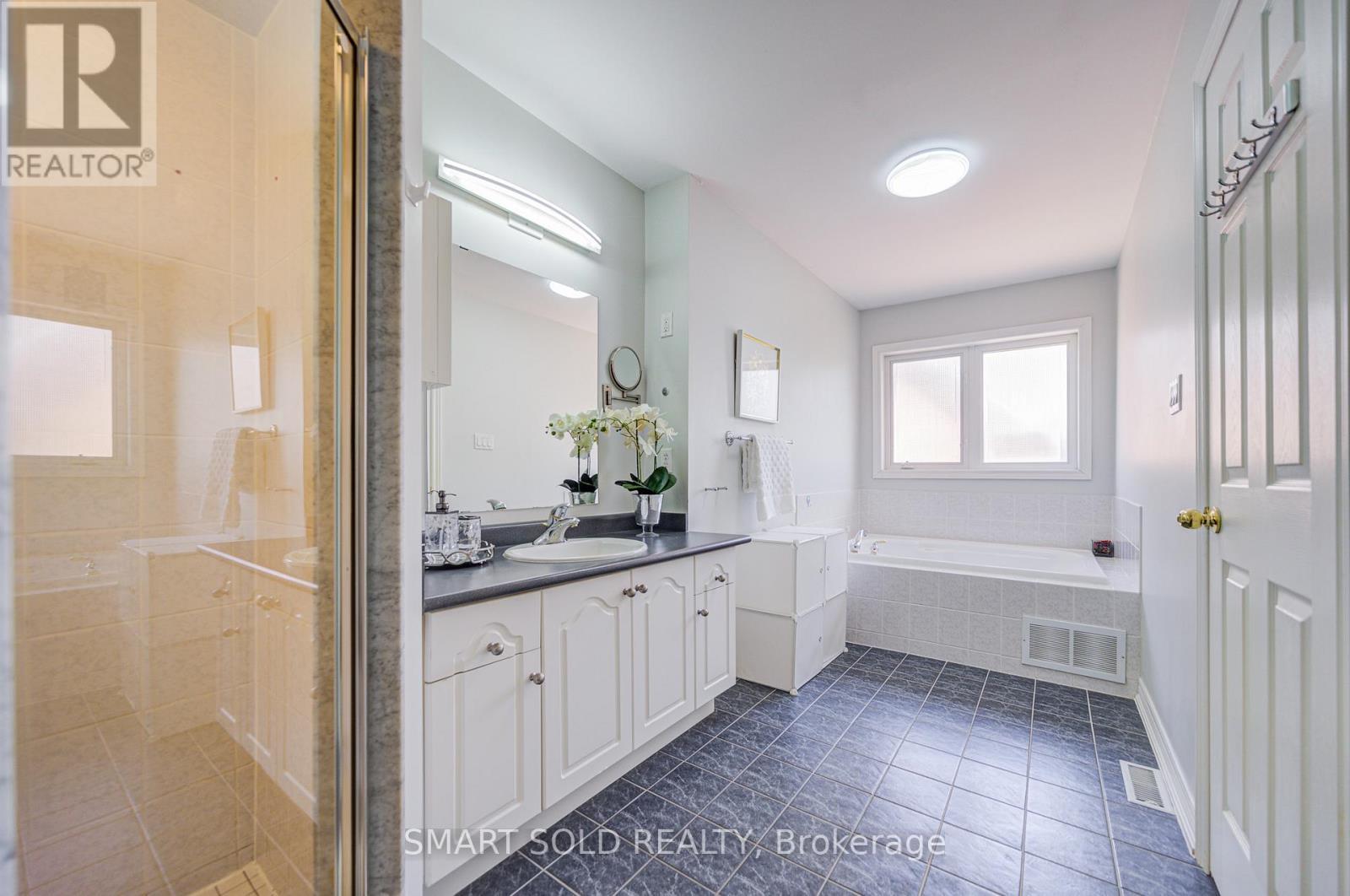 63 Michael Way, Markham, ON - Indoor Photo Showing Bathroom