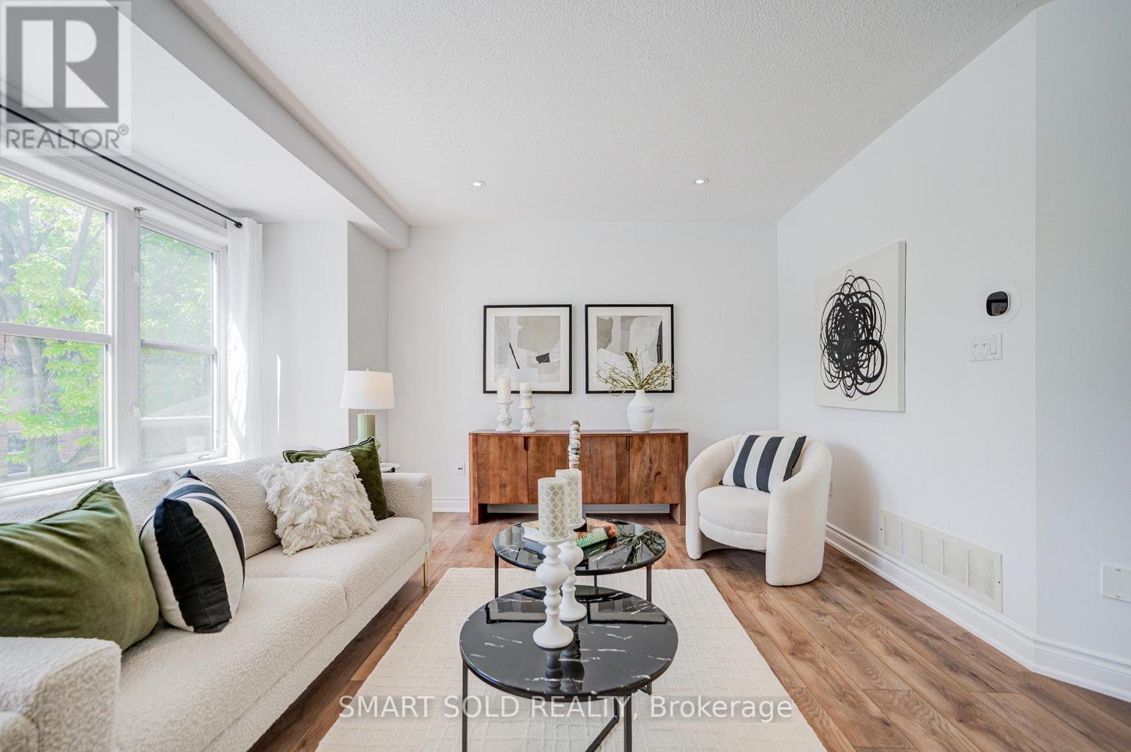 63 Michael Way, Markham, ON - Indoor Photo Showing Living Room