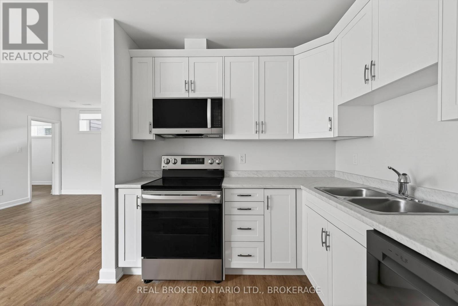 Unit #13C - 600 Second Street E, Cornwall, ON - Indoor Photo Showing Kitchen With Double Sink