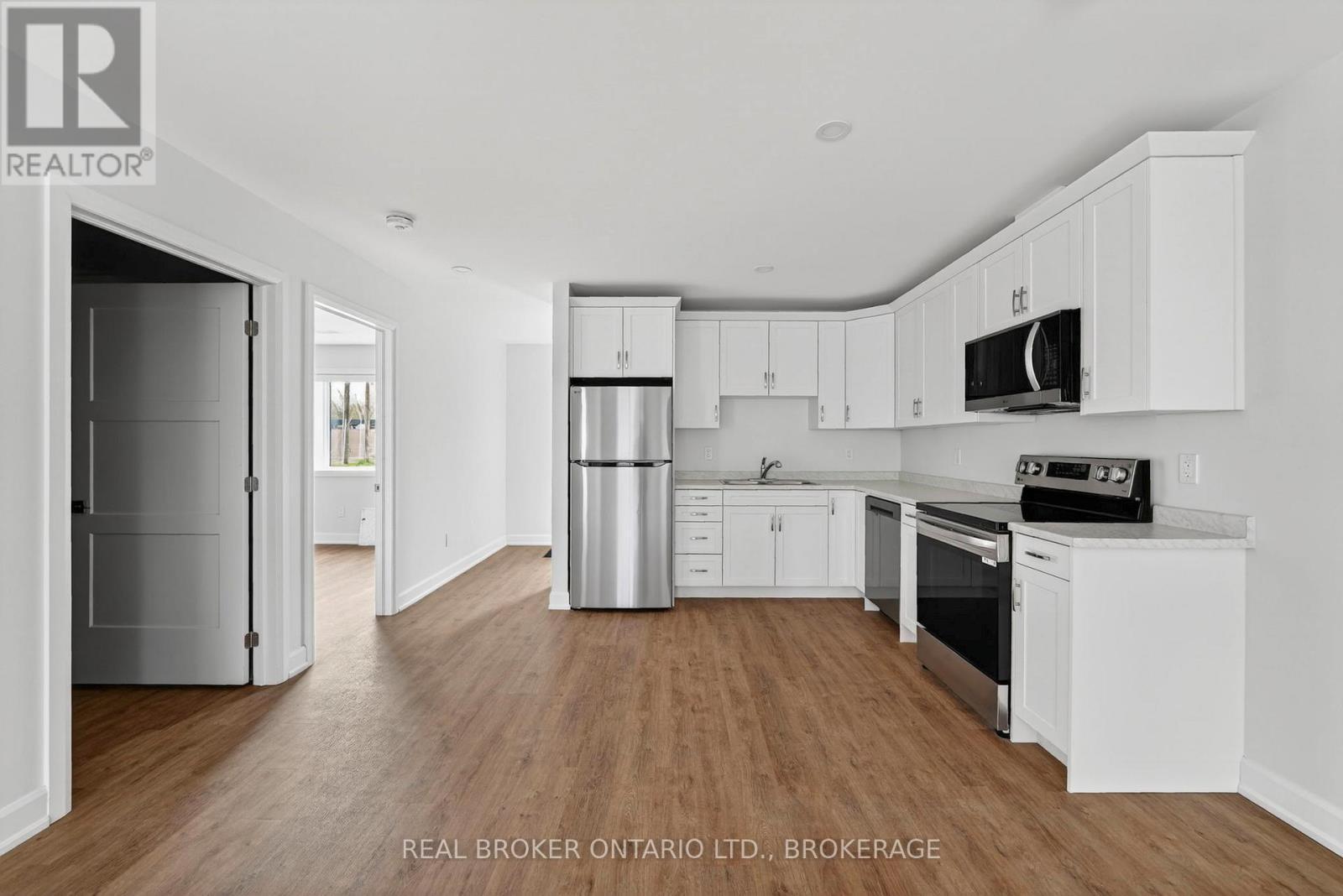 Unit #7B - 600 Second Street E, Cornwall, ON - Indoor Photo Showing Kitchen With Stainless Steel Kitchen
