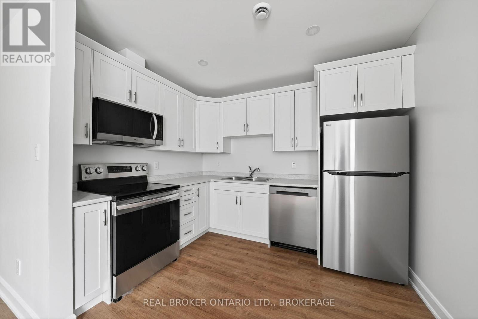 Unit #9B - 600 Second Street E, Cornwall, ON - Indoor Photo Showing Kitchen With Stainless Steel Kitchen With Double Sink