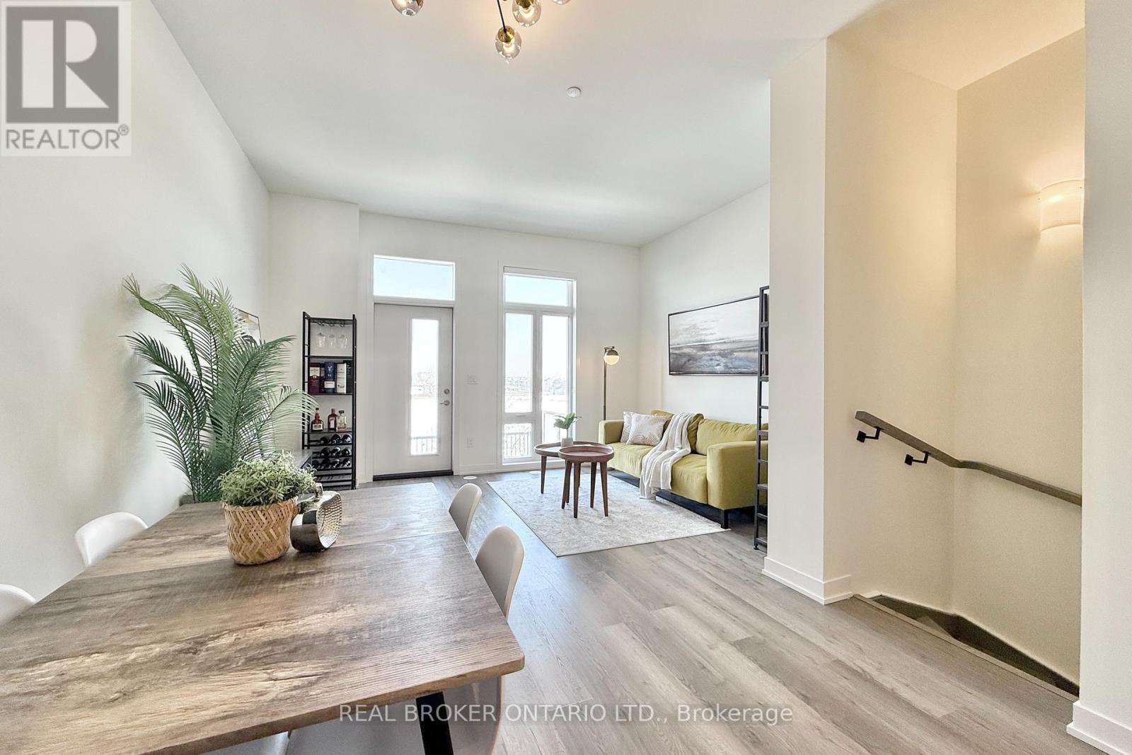 404 - 11 Steckley House Lane, Richmond Hill, ON - Indoor