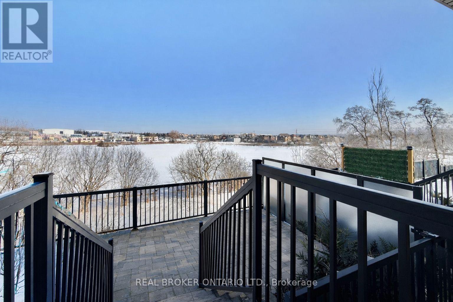 404 - 11 Steckley House Lane, Richmond Hill, ON - Outdoor