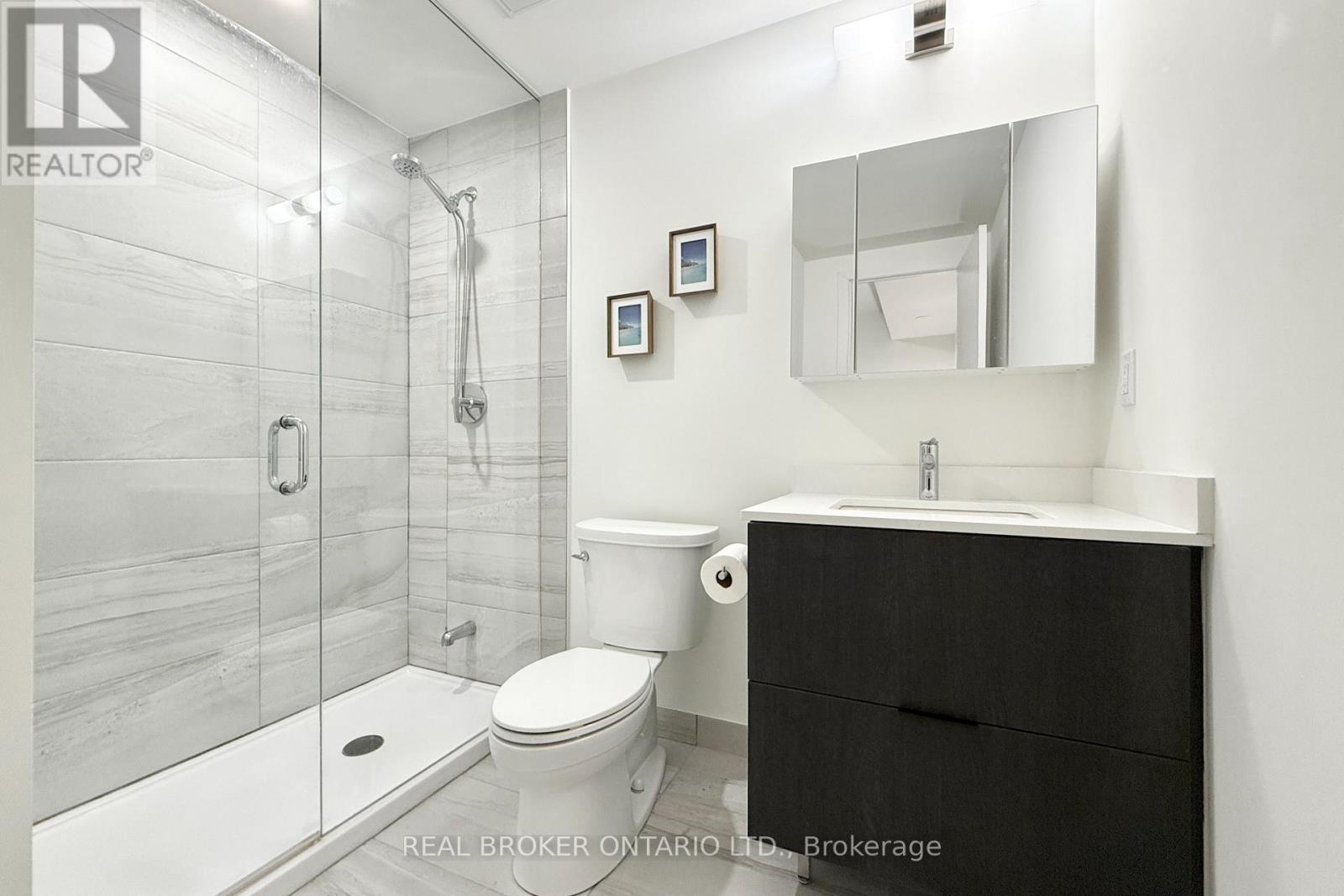 404 - 11 Steckley House Lane, Richmond Hill, ON - Indoor Photo Showing Bathroom