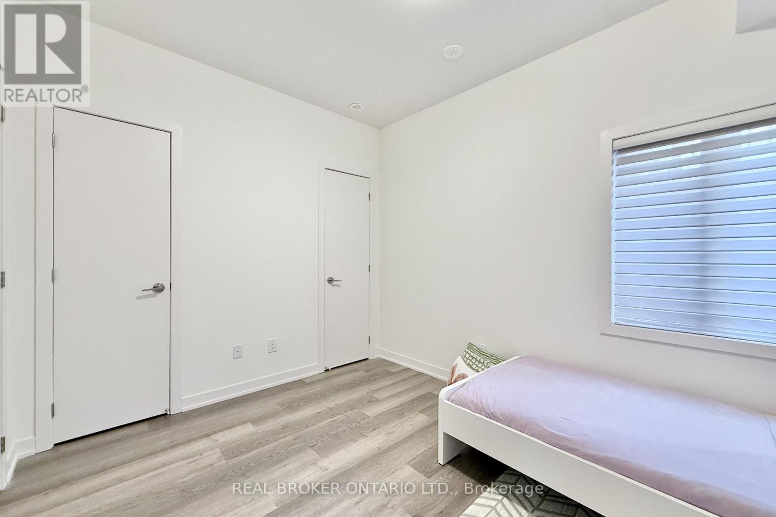 404 - 11 Steckley House Lane, Richmond Hill, ON - Indoor Photo Showing Bedroom