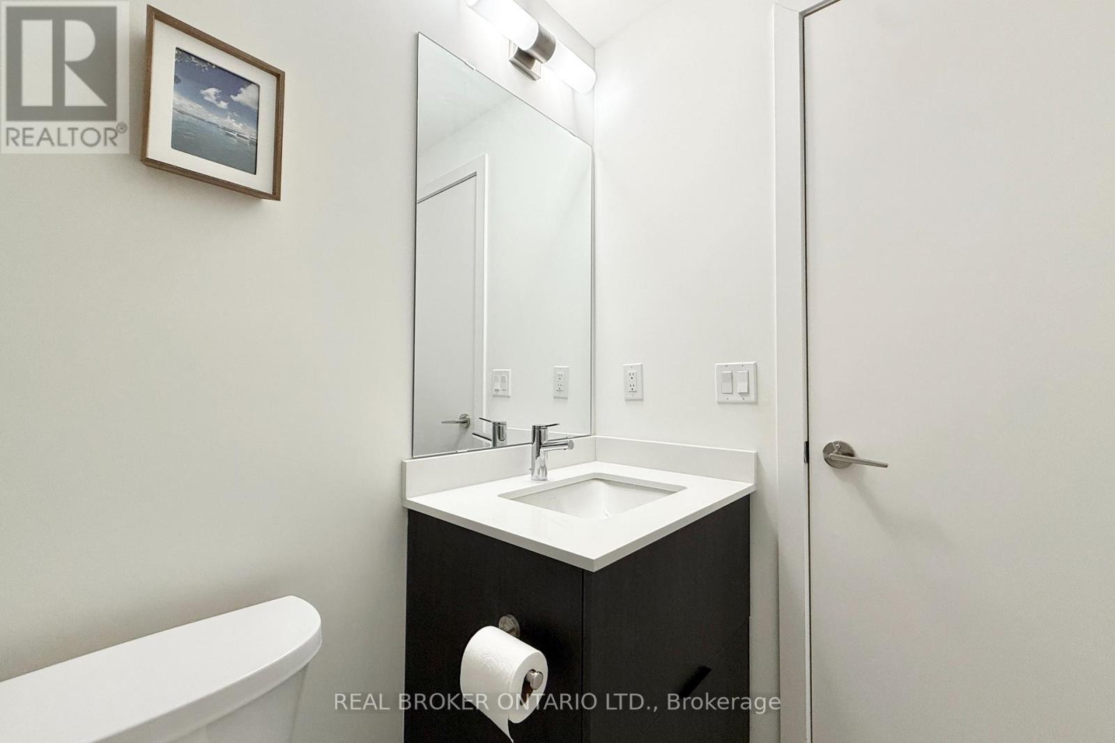 404 - 11 Steckley House Lane, Richmond Hill, ON - Indoor Photo Showing Bathroom