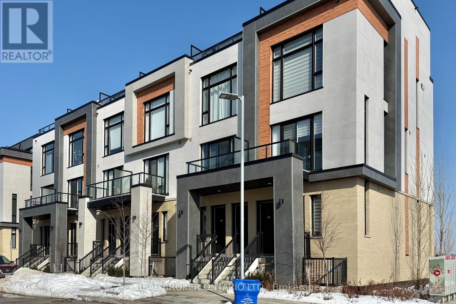 404 - 11 Steckley House Lane, Richmond Hill, ON - Outdoor