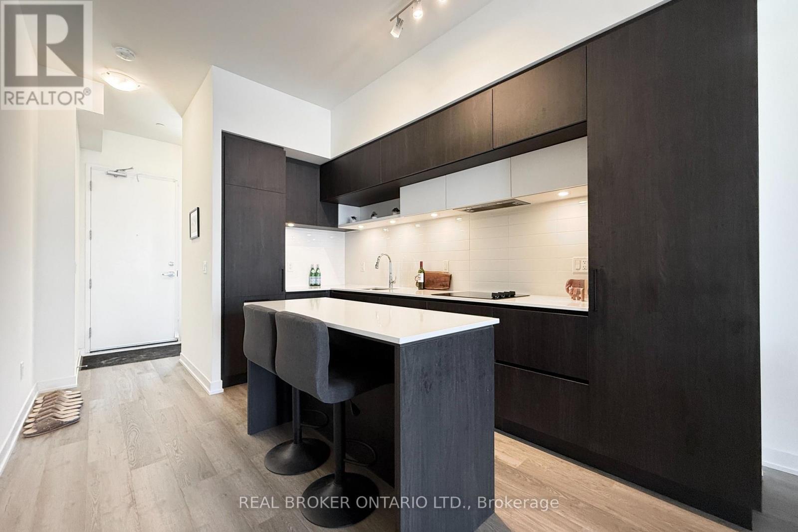 404 - 11 Steckley House Lane, Richmond Hill, ON - Indoor