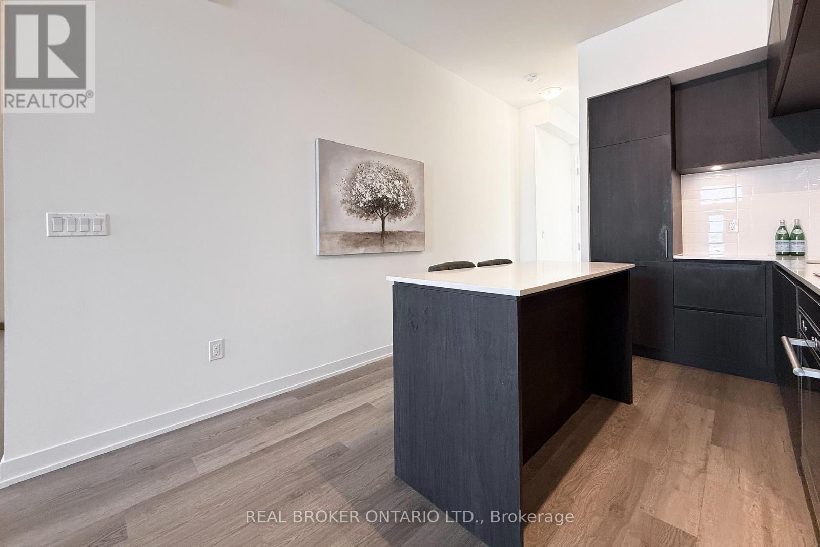 404 - 11 Steckley House Lane, Richmond Hill, ON - Indoor