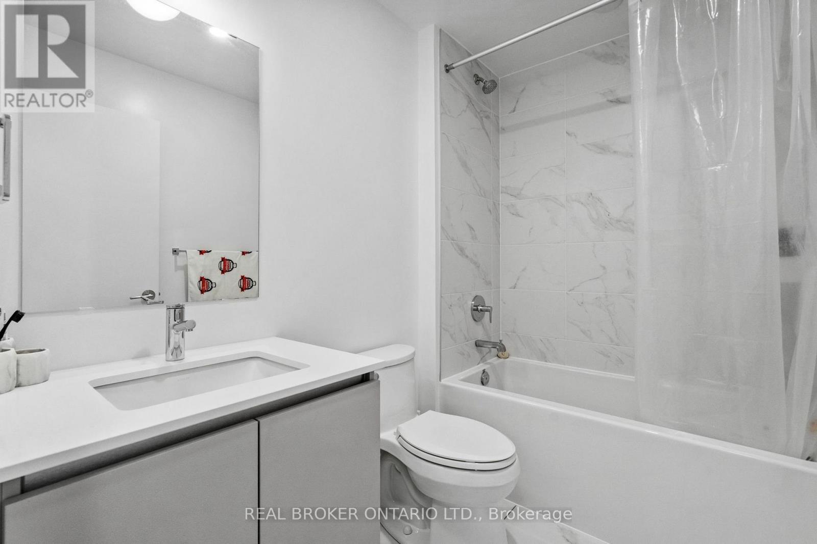 328 - 405 Dundast Street W, Oakville, ON - Indoor Photo Showing Bathroom