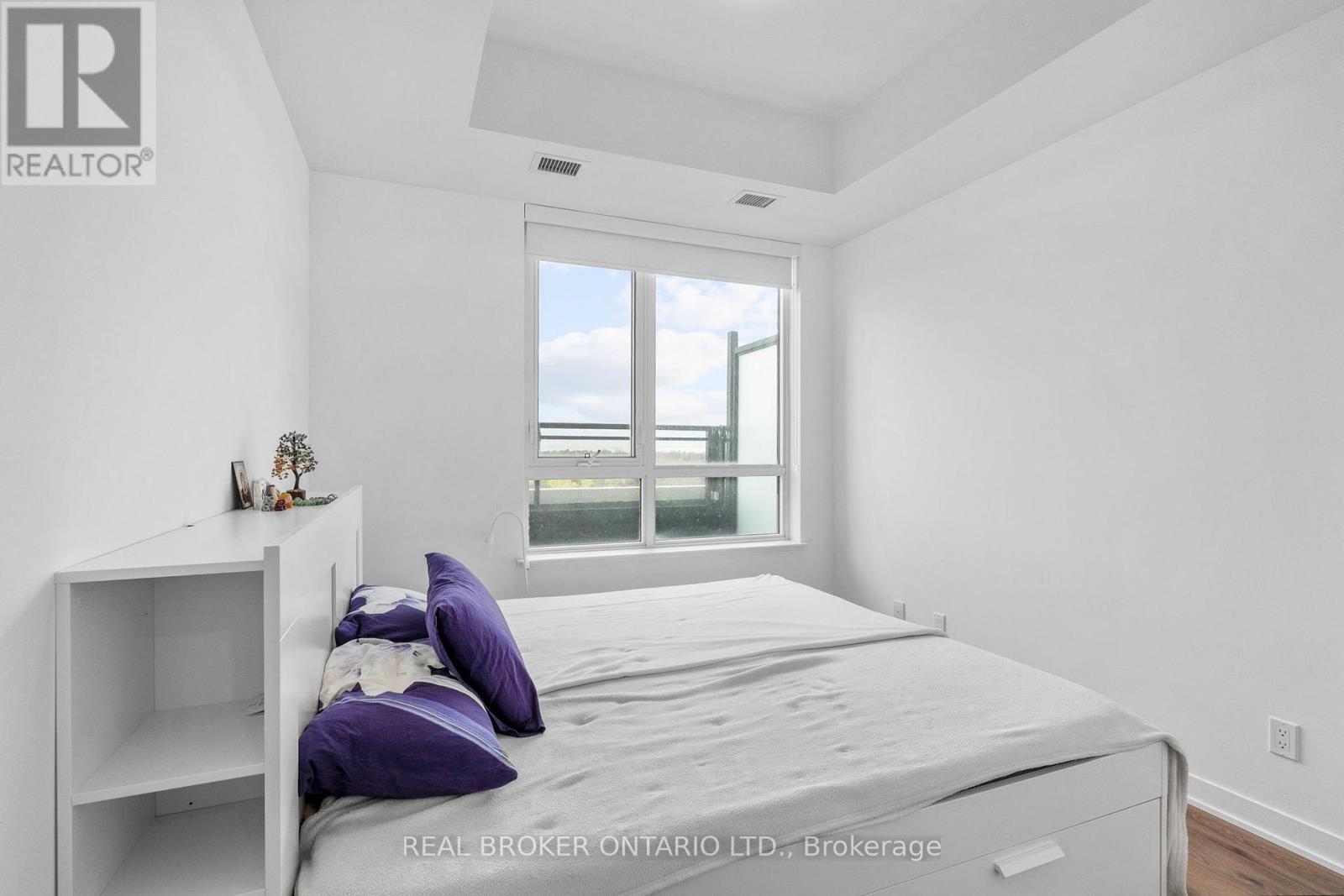 328 - 405 Dundast Street W, Oakville, ON - Indoor Photo Showing Bedroom