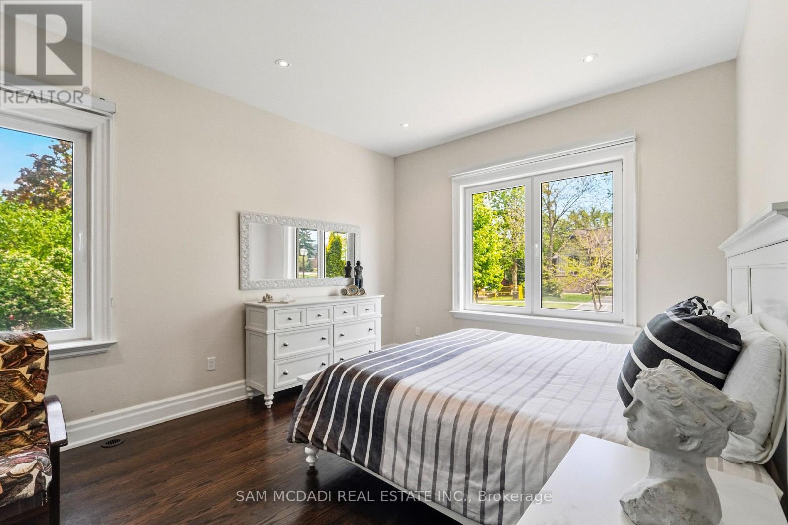 2411 Thorn Lodge Drive, Mississauga, ON - Indoor Photo Showing Bedroom