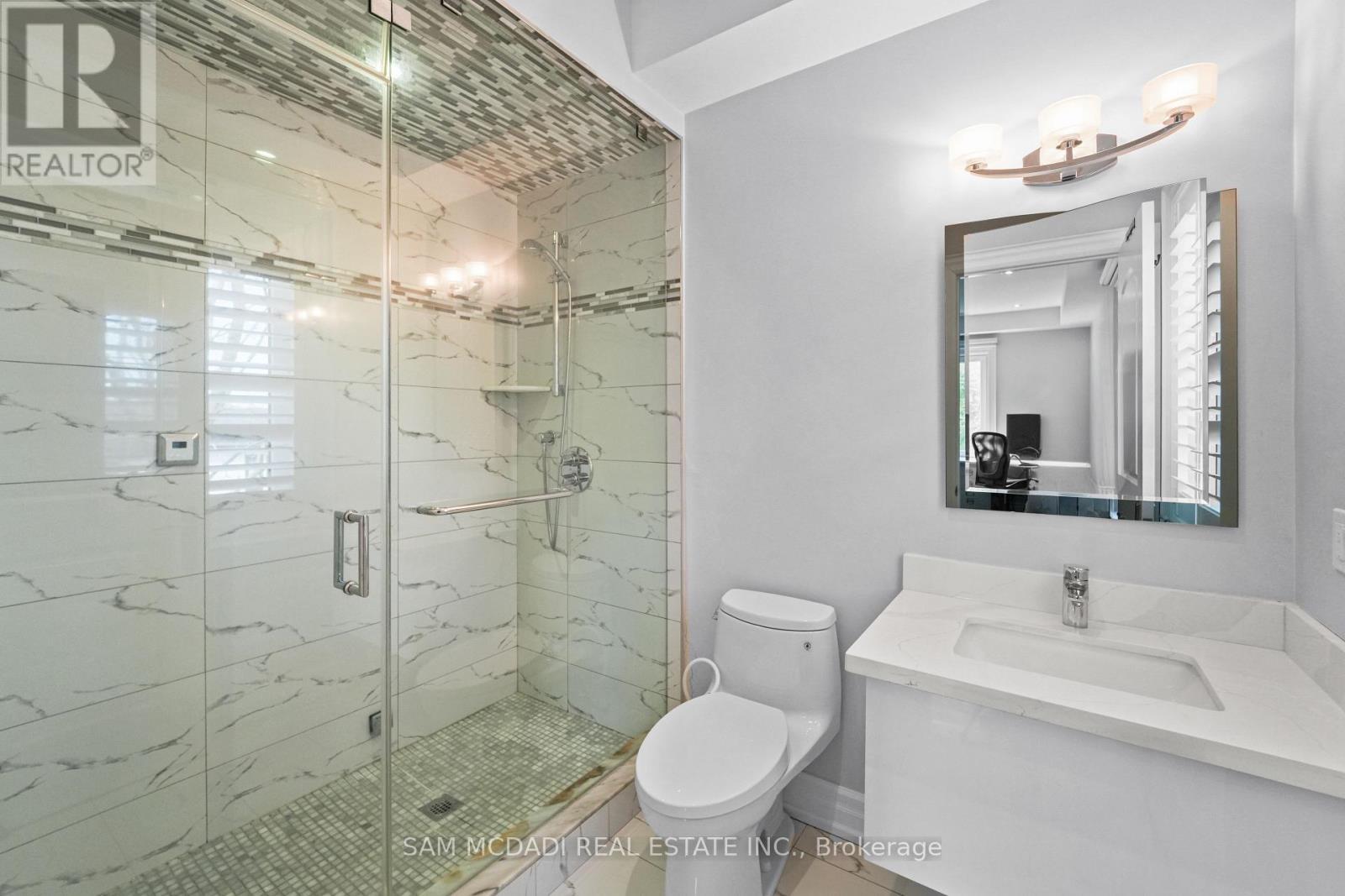 2411 Thorn Lodge Drive, Mississauga, ON - Indoor Photo Showing Bathroom