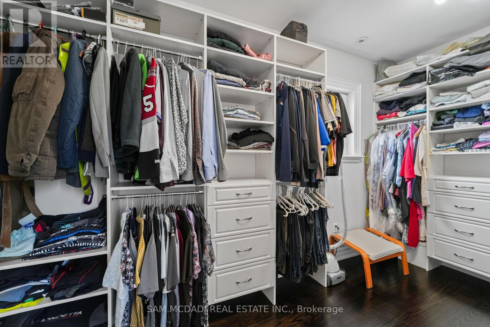 2411 Thorn Lodge Drive, Mississauga, ON - Indoor With Storage