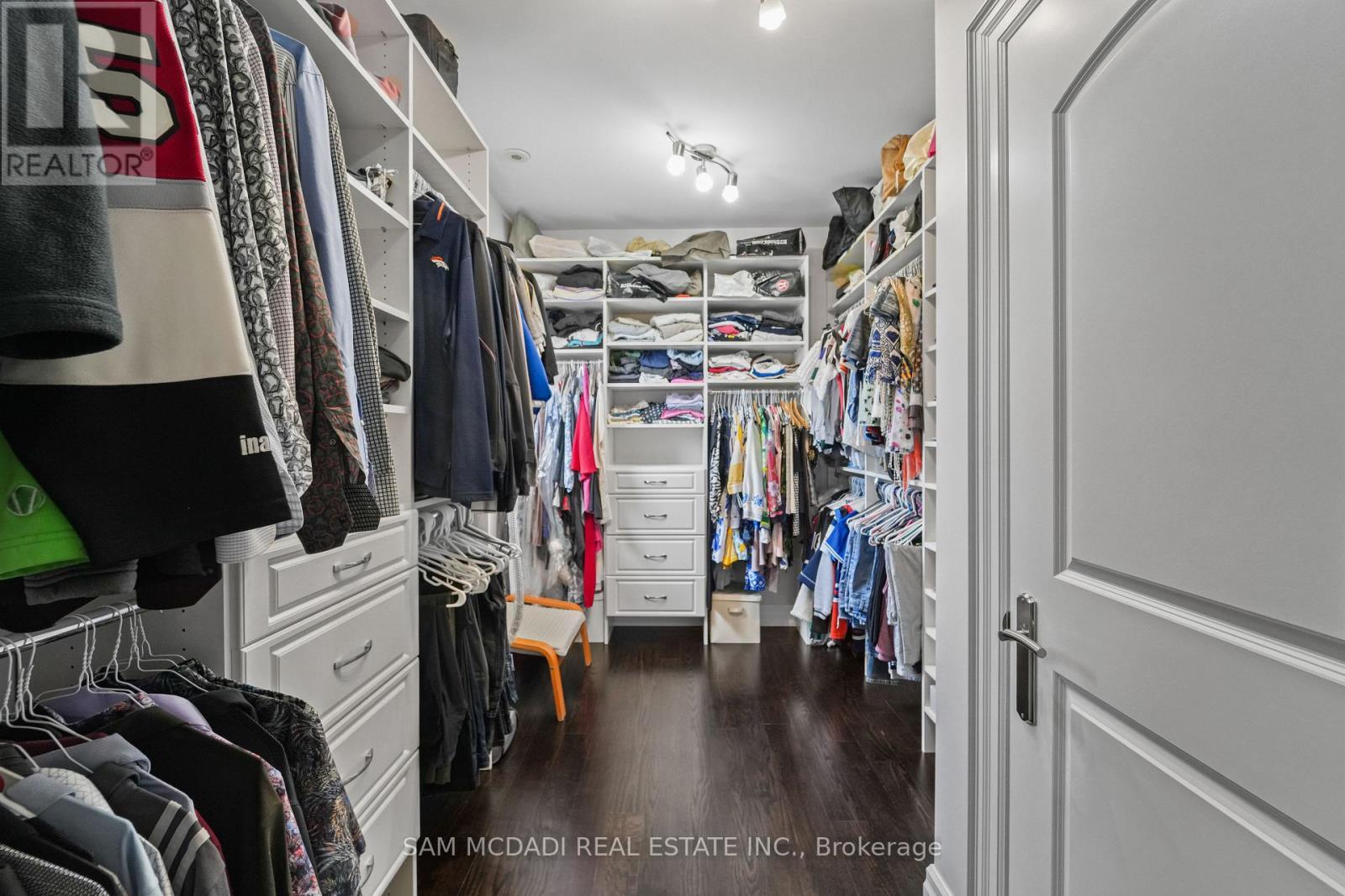 2411 Thorn Lodge Drive, Mississauga, ON - Indoor With Storage