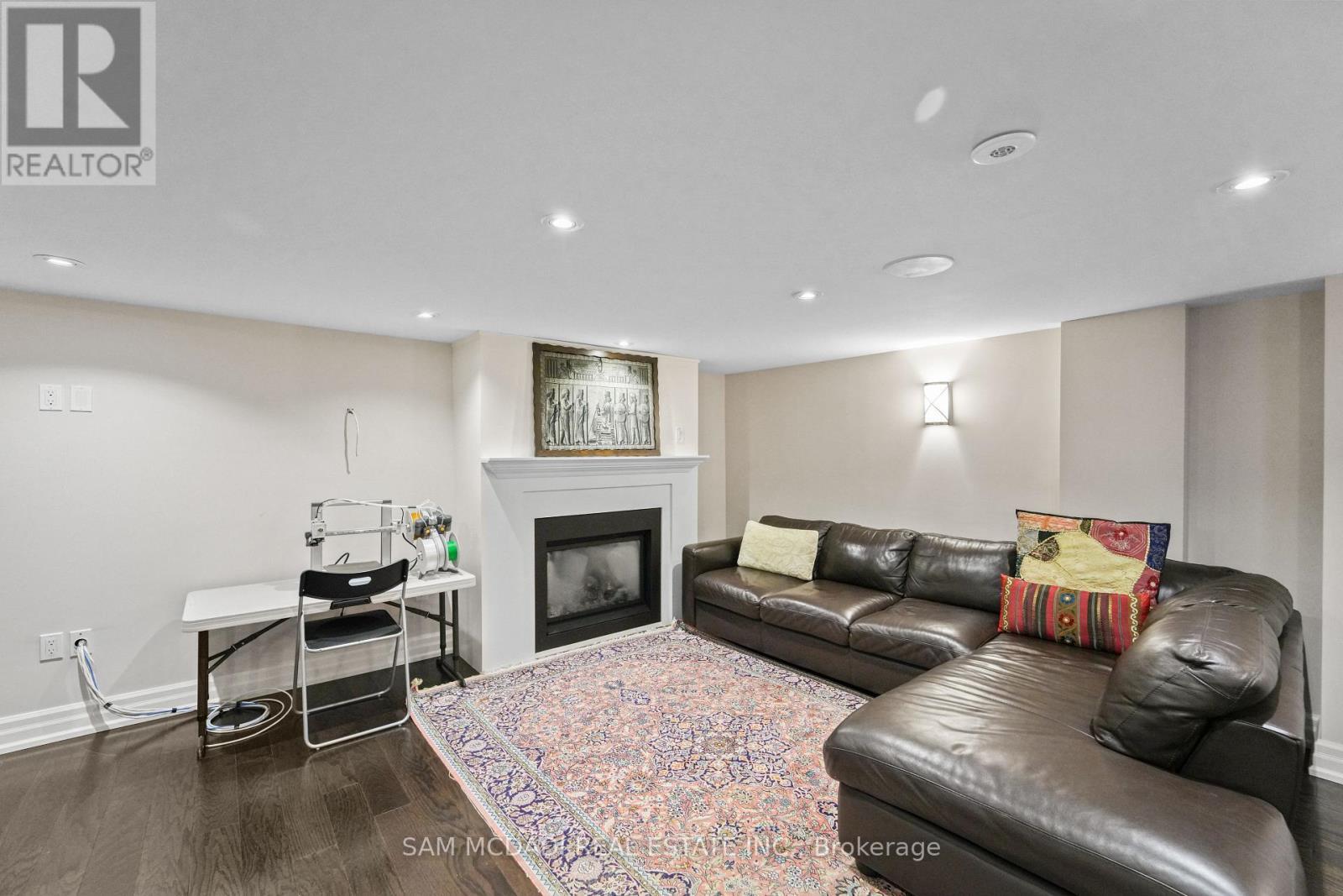 2411 Thorn Lodge Drive, Mississauga, ON - Indoor Photo Showing Living Room With Fireplace