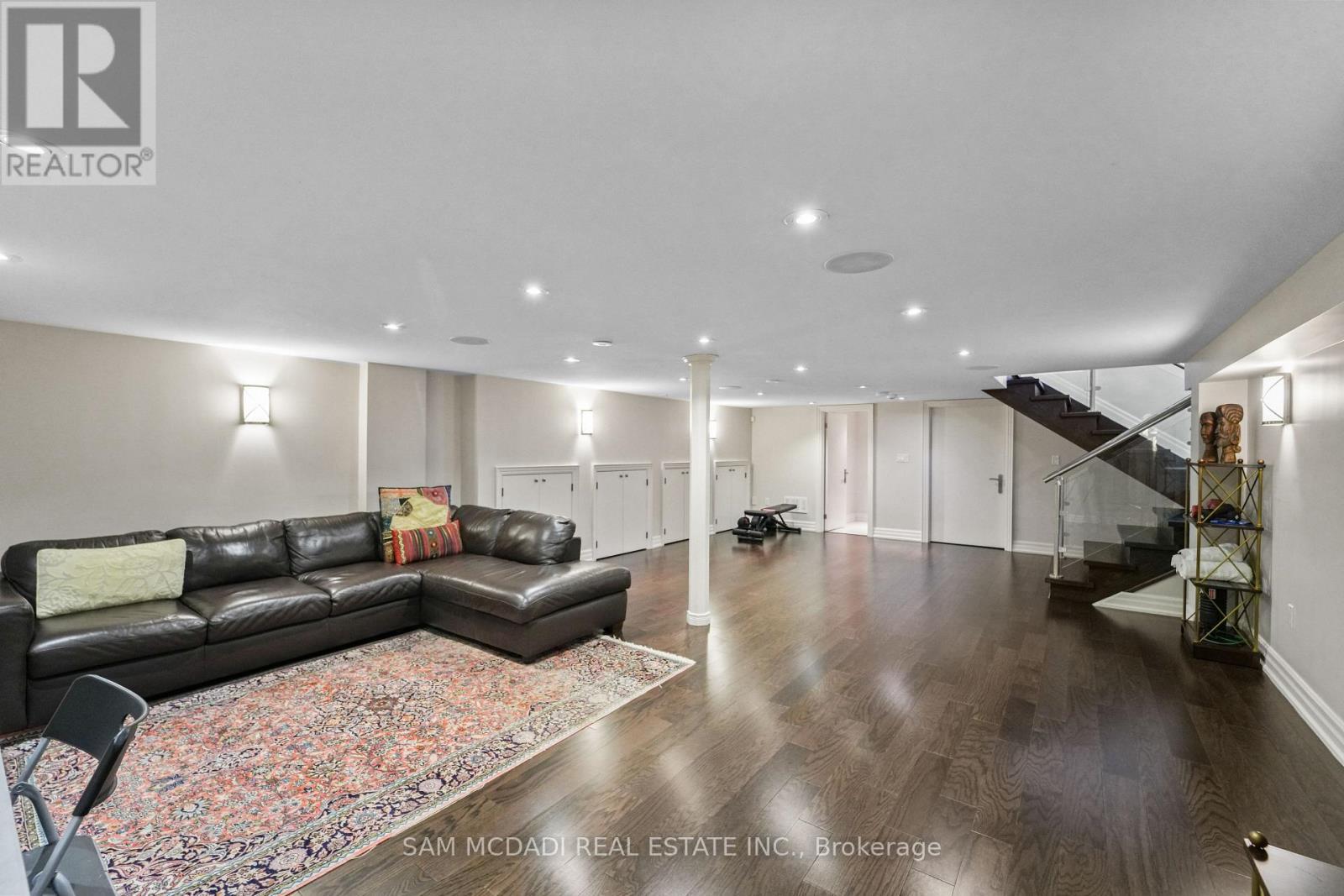 2411 Thorn Lodge Drive, Mississauga, ON - Indoor Photo Showing Living Room