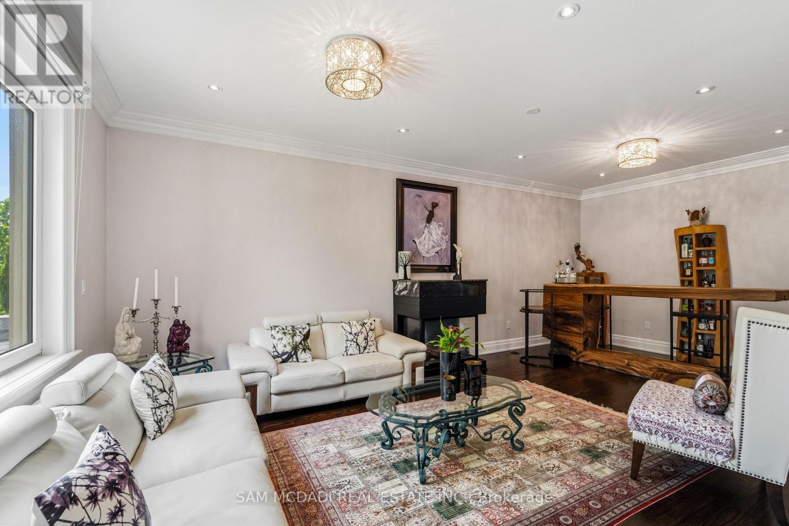 2411 Thorn Lodge Drive, Mississauga, ON - Indoor Photo Showing Living Room