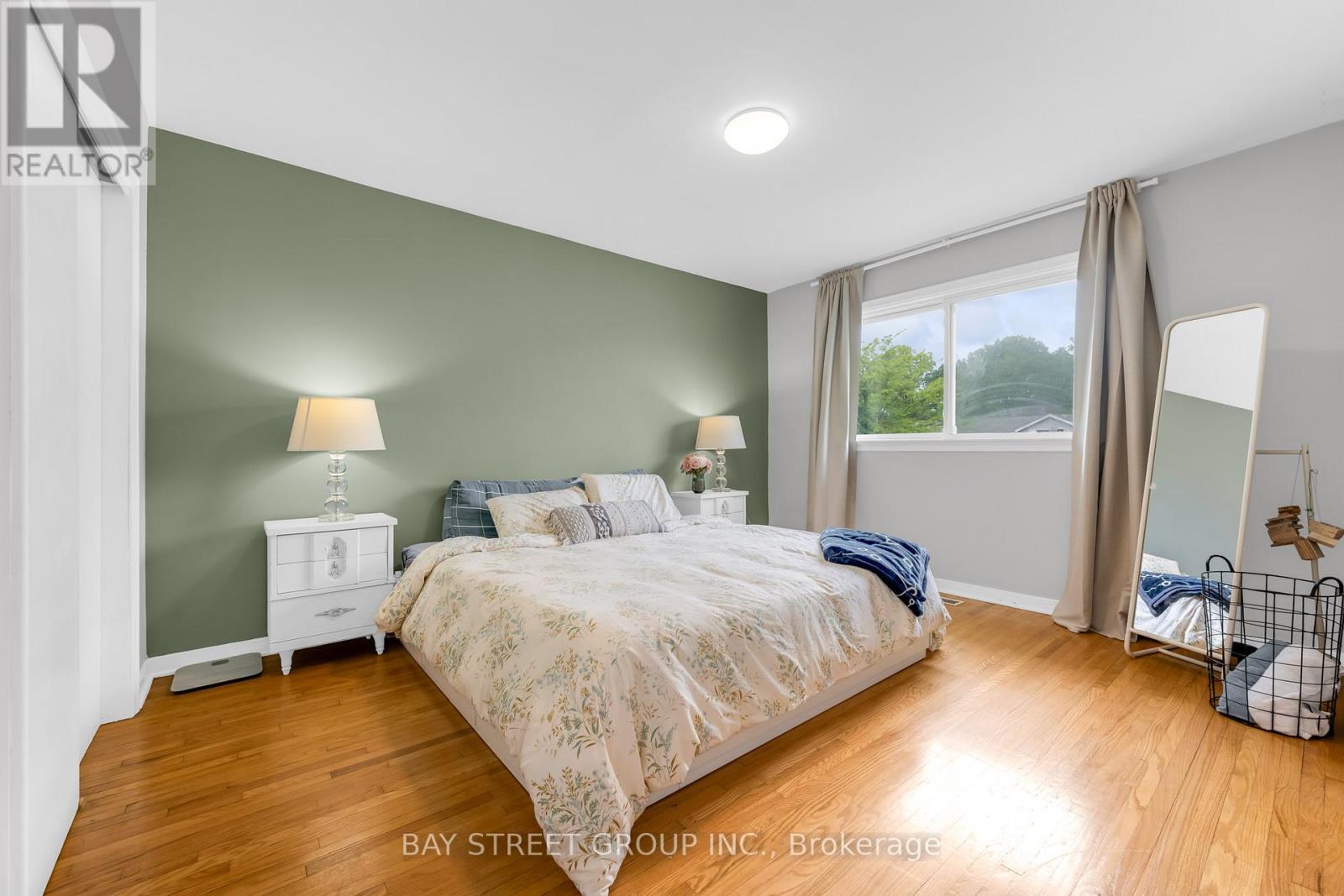 8 Glenbarr Road, St. Catharines, ON - Indoor Photo Showing Bedroom