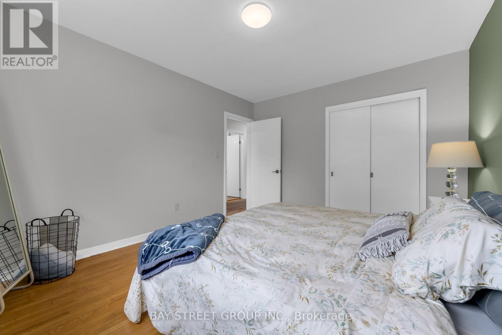 8 Glenbarr Road, St. Catharines, ON - Indoor Photo Showing Bedroom