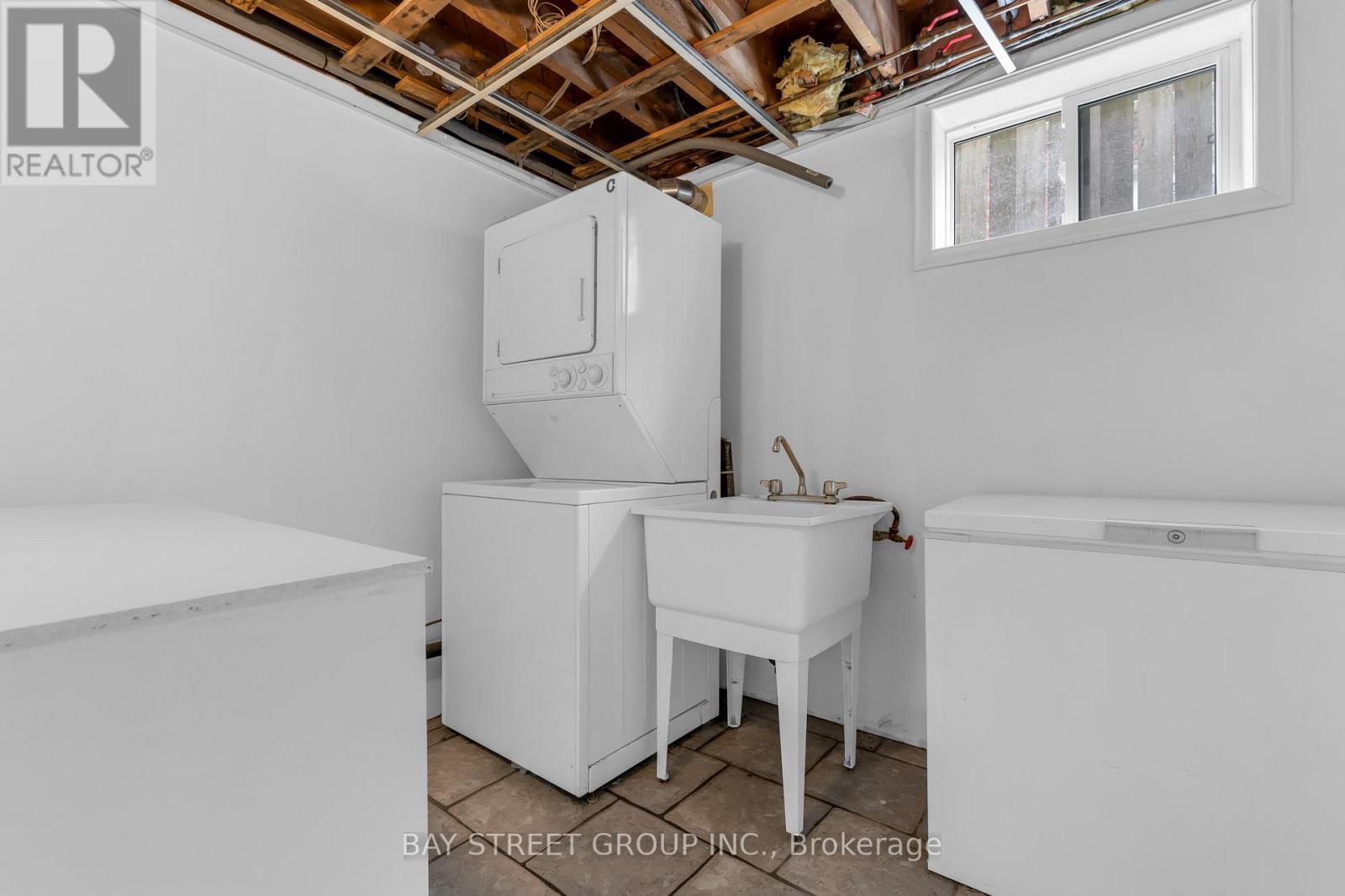 8 Glenbarr Road, St. Catharines, ON - Indoor Photo Showing Laundry Room